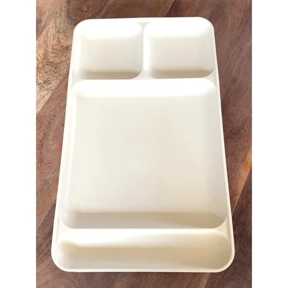 Vintage Tupperware #1535 Beige Almond Lunch Divided Food Trays 15"x9" Lot Of 5 - Picture 2 of 4